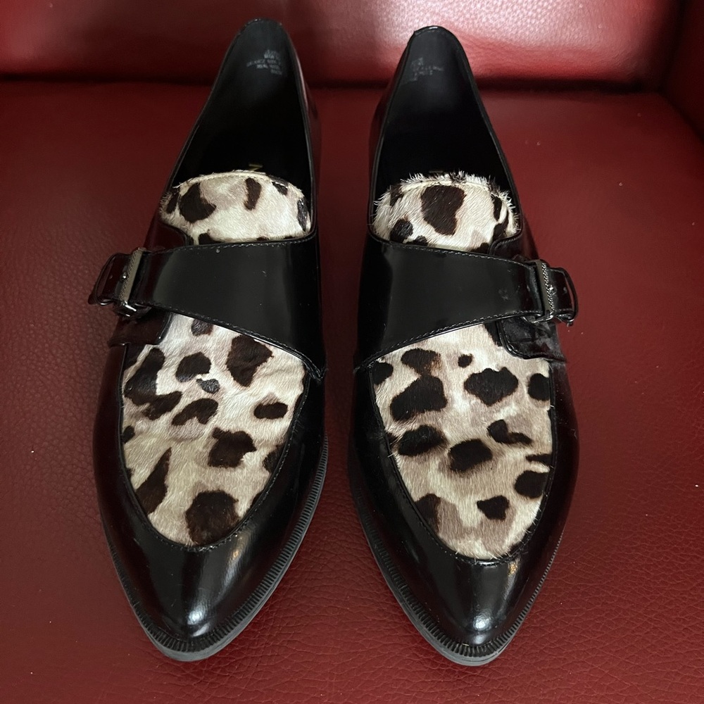 Size 8 Nine West dress shoes .